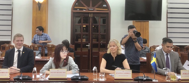 C&aacute;c th&agrave;nh vi&ecirc;n Đo&agrave;n c&ocirc;ng t&aacute;c Thụy Điển. Ảnh:Viết Hiền