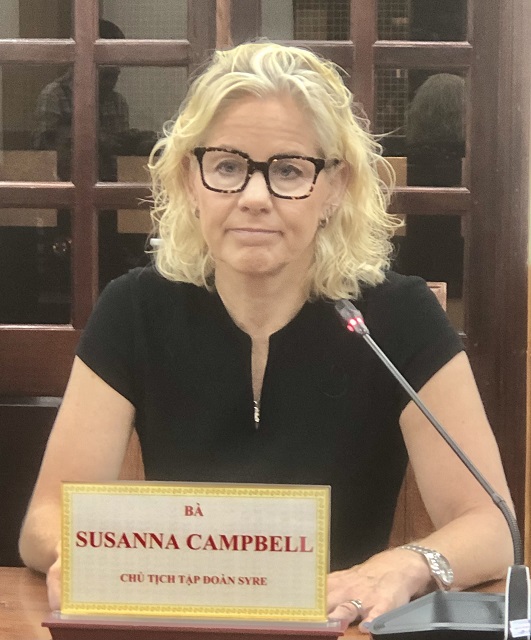 B&agrave; Susanna Campbell ph&aacute;t biểu tại buổi l&agrave;m việc. Ảnh: Viết Hiền