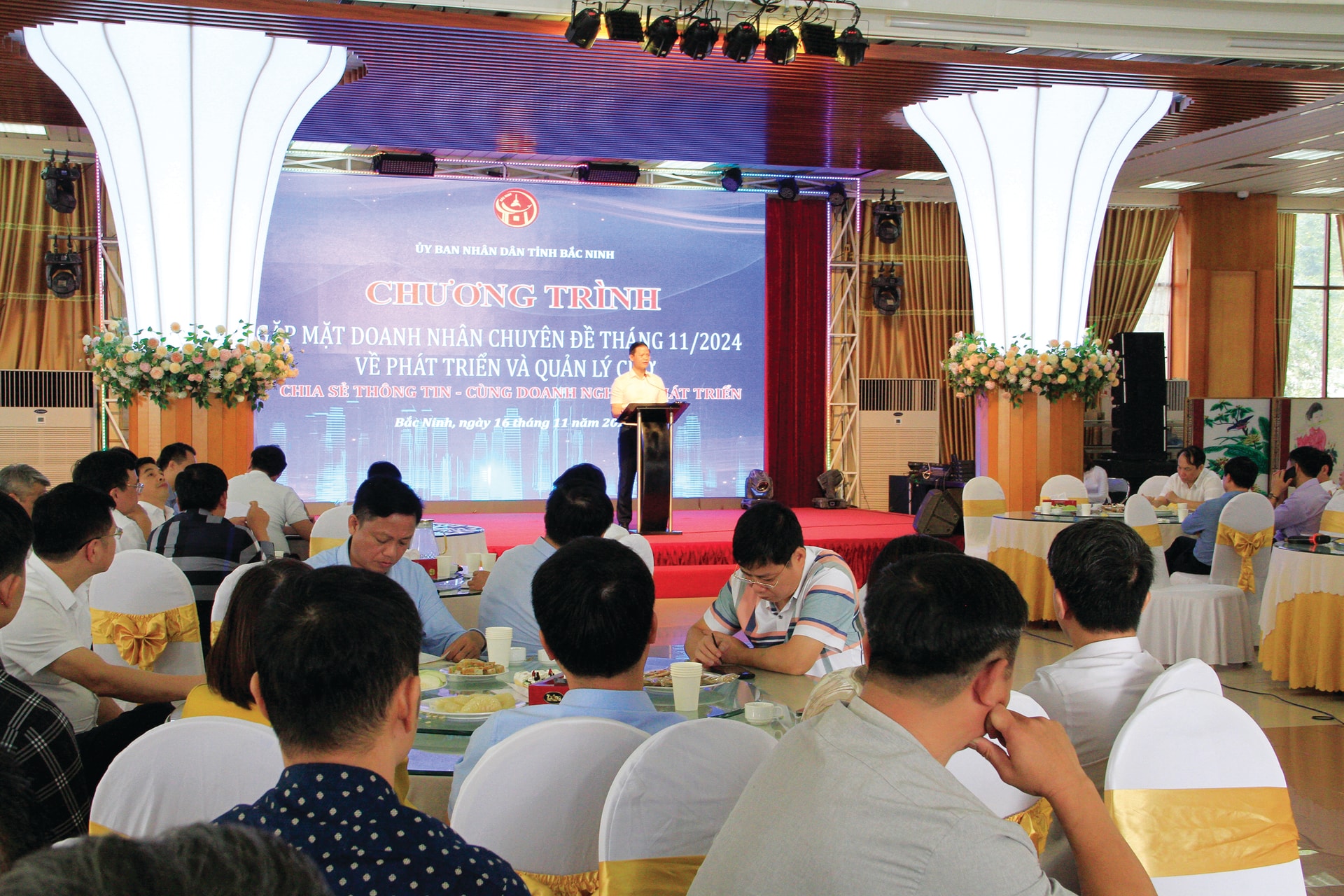 Chương trình Gặp mặt doanh nhân chuyên đề tháng 11/2024 về "Phát triển và quản lý chợ"