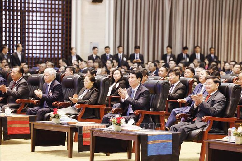 Giao lưu hữu nghị Việt - Lào với chủ đề “Tình sâu hơn nước Hồng Hà - Cửu Long”. Ảnh TTXVN. Giao lưu hữu nghị Việt - Lào với chủ đề “Tình sâu hơn nước Hồng Hà - Cửu Long”. Ảnh TTXVN.