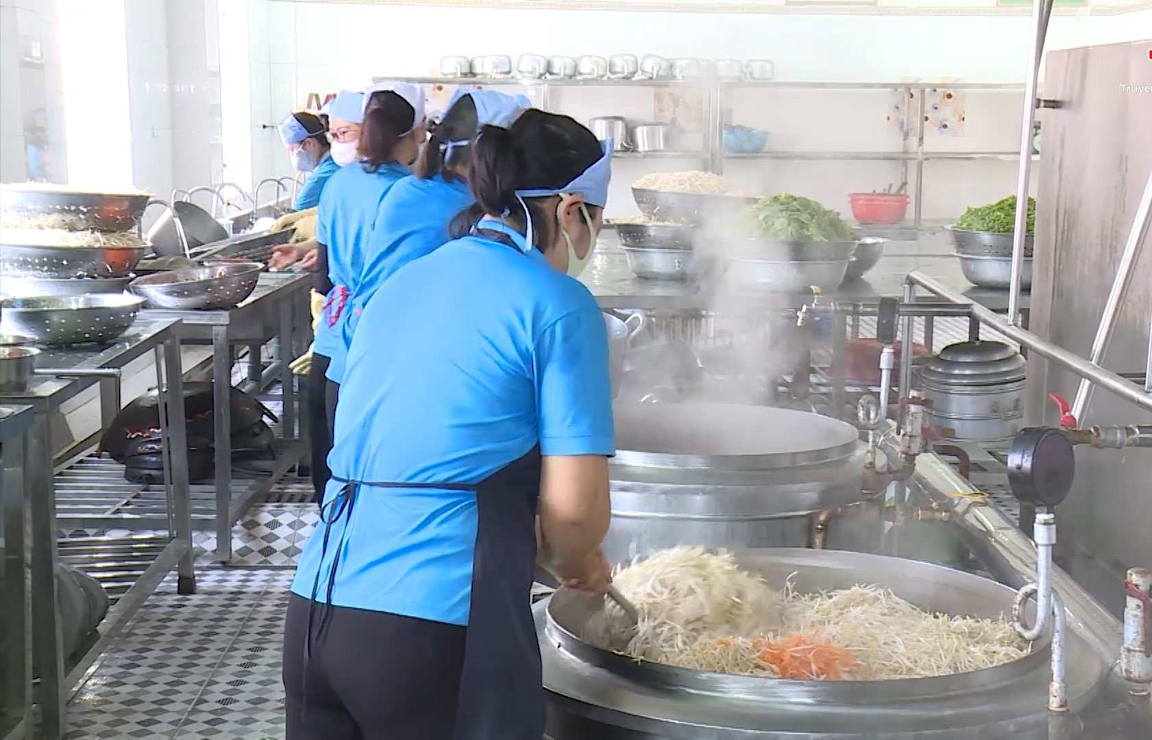 tổ chức bữa ăn bán trú tại trường học phải xây dựng kế hoạch, phương án sẵn sàng ứng phó với tình huống dịch bệnh hoặc có ngộ độc thực phẩm xảy ra tổ chức bữa ăn bán trú tại trường học phải xây dựng kế hoạch, phương án sẵn sàng ứng phó với tình huống dịch bệnh hoặc có ngộ độc thực phẩm xảy ra