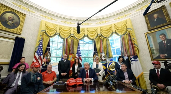 Tổng thống Donald Trump phát biểu với báo chí tại Nhà Trắng. Ảnh: Independent Tổng thống Donald Trump phát biểu với báo chí tại Nhà Trắng. Ảnh: Independent