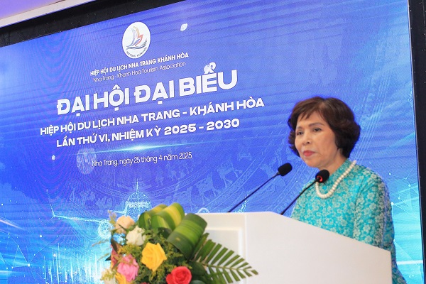 Bà Cao Thị Ngọc Lan- Phó Chủ tịch Thường trực Hiệp hội Du lịch Việt Nam phát biểu (TMH).