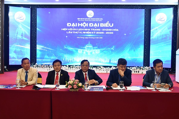 Đoàn chủ tịch điều hành Đại hội