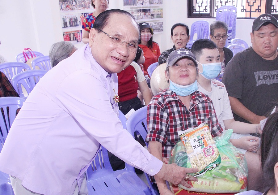 “Sống là để thương yêu, trao tặng và sẻ chia thì mọi người đều được hạnh phúc, trong đó luôn có mình”-Thạc sĩ Nguyễn Hữu Nhơn chia sẻ “Sống là để thương yêu, trao tặng và sẻ chia thì mọi người đều được hạnh phúc, trong đó luôn có mình”-Thạc sĩ Nguyễn Hữu Nhơn chia sẻ