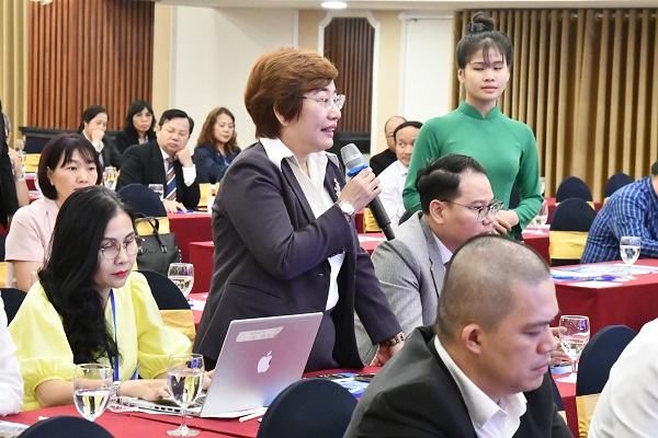 Đại biểu phát biểu