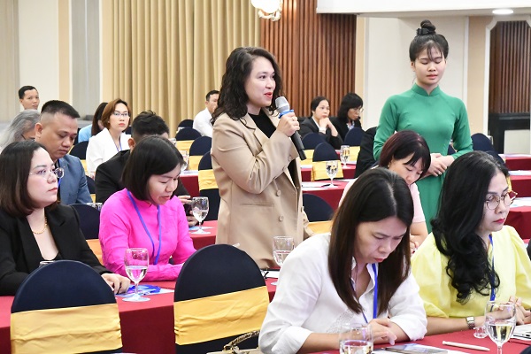 Đại biểu phát biểu