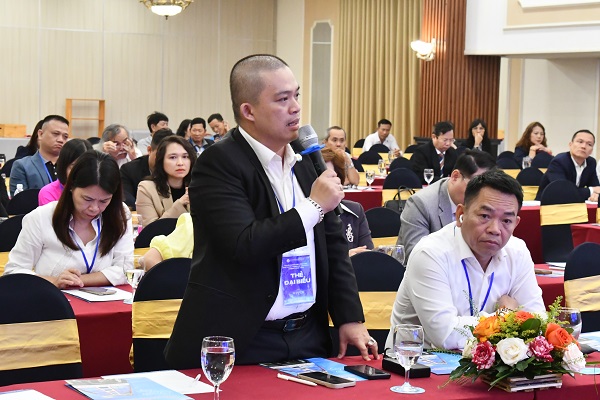 Đại biểu phát biểu