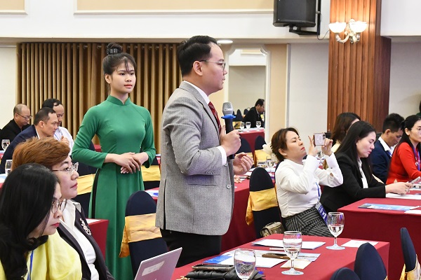 Đại biểu phát biểu