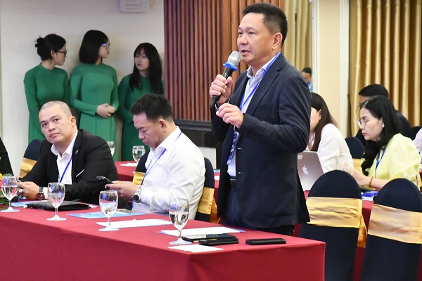 Đại biểu phát biểu