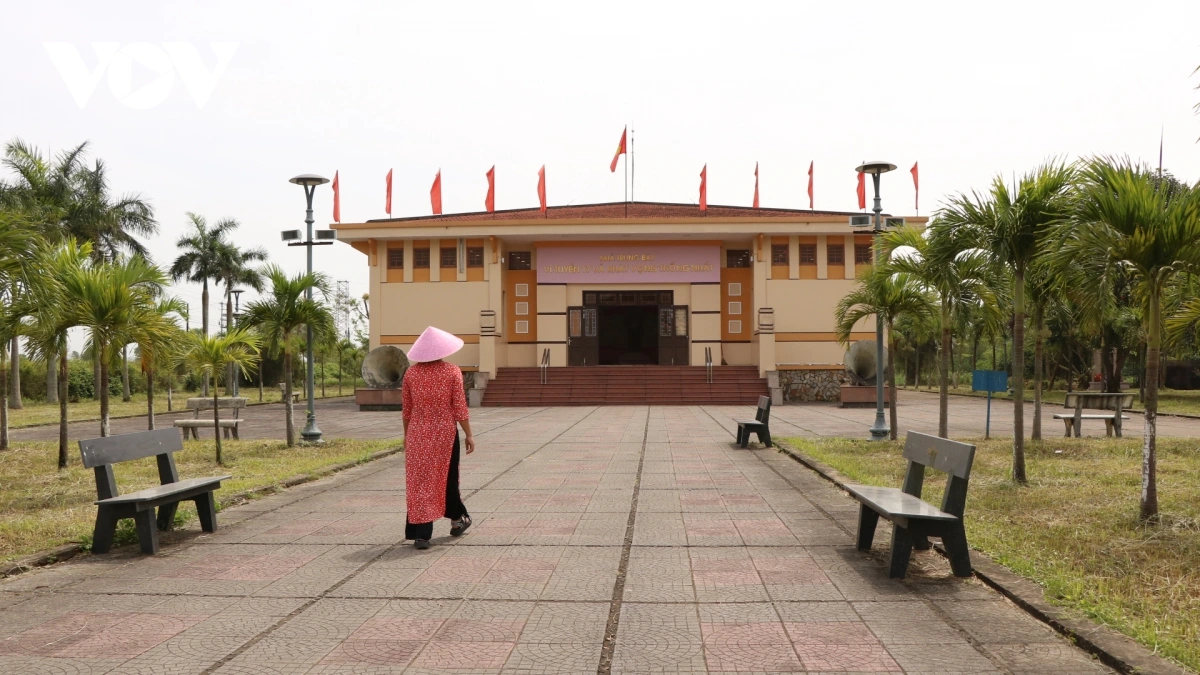 Nhà trưng bày “Vĩ tuyến 17 và khát vọng thống nhất”. Nhà trưng bày “Vĩ tuyến 17 và khát vọng thống nhất”.