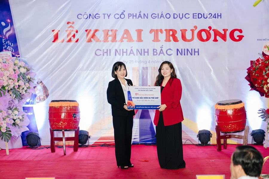 Công bố các học bổng tại buổi Lễ khai trương Công bố các học bổng tại buổi Lễ khai trương