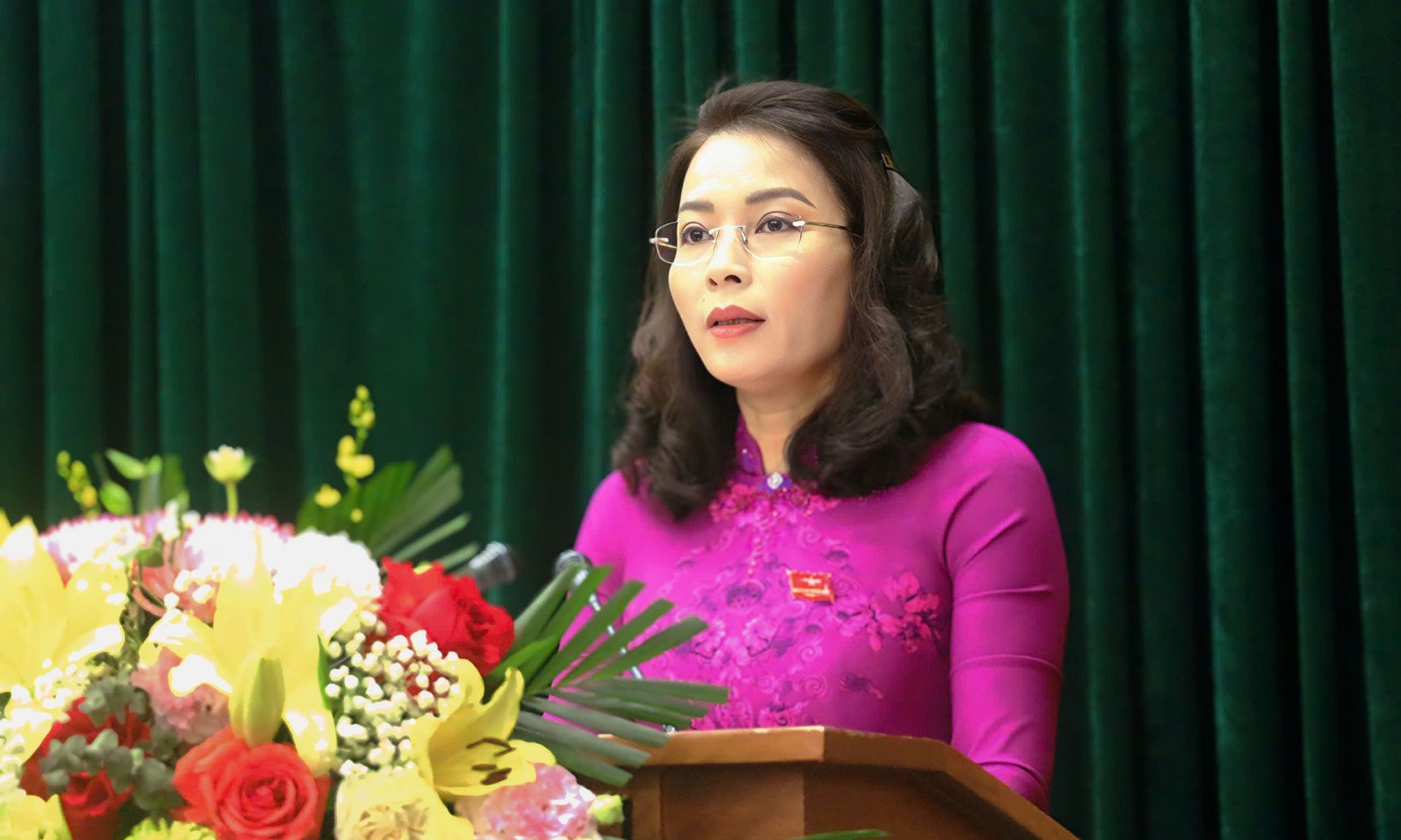 Đồng chí Nguyễn Thị Hương, Phó Bí thư Thường trực Tỉnh ủy, Chủ tịch HĐND tỉnh phát biểu khai mạc kỳ họp. Đồng chí Nguyễn Thị Hương, Phó Bí thư Thường trực Tỉnh ủy, Chủ tịch HĐND tỉnh phát biểu khai mạc kỳ họp.