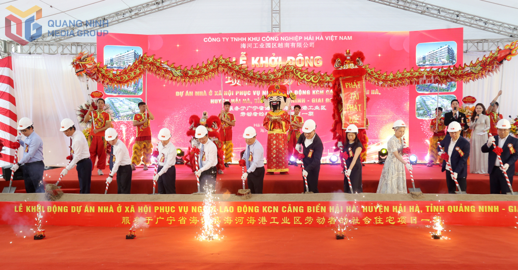 Lãnh đạo tỉnh Quảng Ninh và các đại biểu làm lễ khởi động dự án nhà ở xã hội phục vụ người lao động KCN Cảng biển Hải Hà - Giai đoạn 1. Lãnh đạo tỉnh Quảng Ninh và các đại biểu làm lễ khởi động dự án nhà ở xã hội phục vụ người lao động KCN Cảng biển Hải Hà - Giai đoạn 1.
