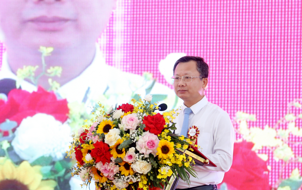 Ông Cao Tường Huy, Phó Chủ tịch UBND tỉnh, phát biểu tại buổi lễ. Ông Cao Tường Huy, Phó Chủ tịch UBND tỉnh, phát biểu tại buổi lễ.