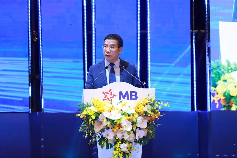 Ông Lưu Trung Thái - Chủ tịch HĐQT MB trình bày kế hoạch kinh doanh năm 2025