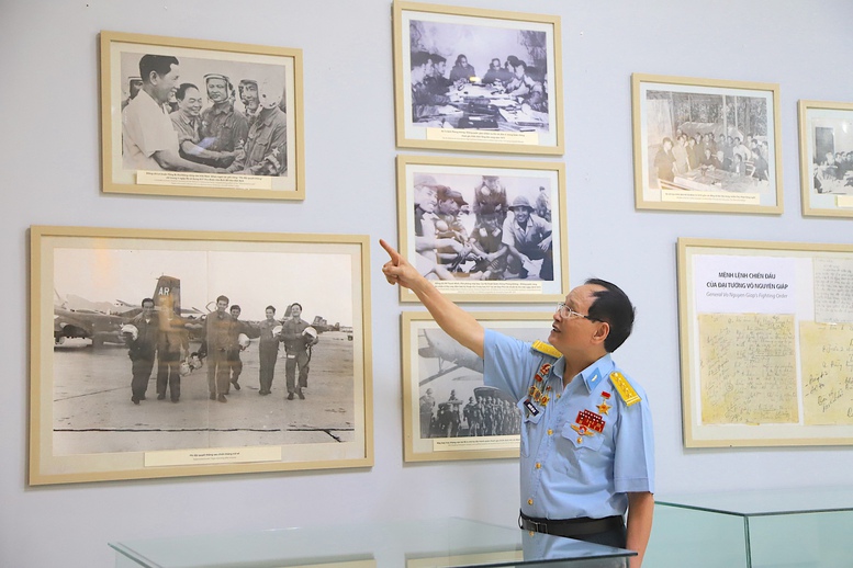 Đại tá Nguyễn Văn Lục nhìn lại những kỷ niệm hào hùng của Phi đội Quyết Thắng trong chiến dịch Hồ Chí Minh - Ảnh: VGP/Văn Hiền Đại tá Nguyễn Văn Lục nhìn lại những kỷ niệm hào hùng của Phi đội Quyết Thắng trong chiến dịch Hồ Chí Minh - Ảnh: VGP/Văn Hiền