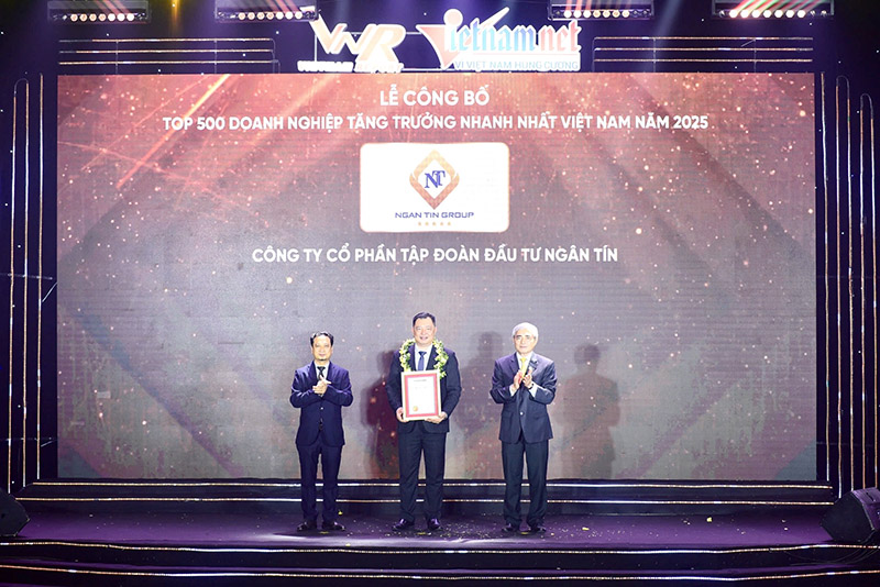 Ông Đinh Phú Minh - Tổng giám đốc Tập đoàn Ngân Tín nhận chứng nhận Doanh nghiệp tăng trưởng nhanh nhất Việt Nam từ Ban tổ chức vào tối 22/4/2025 tại Hà Nội Ông Đinh Phú Minh - Tổng giám đốc Tập đoàn Ngân Tín nhận chứng nhận Doanh nghiệp tăng trưởng nhanh nhất Việt Nam từ Ban tổ chức vào tối 22/4/2025 tại Hà Nội