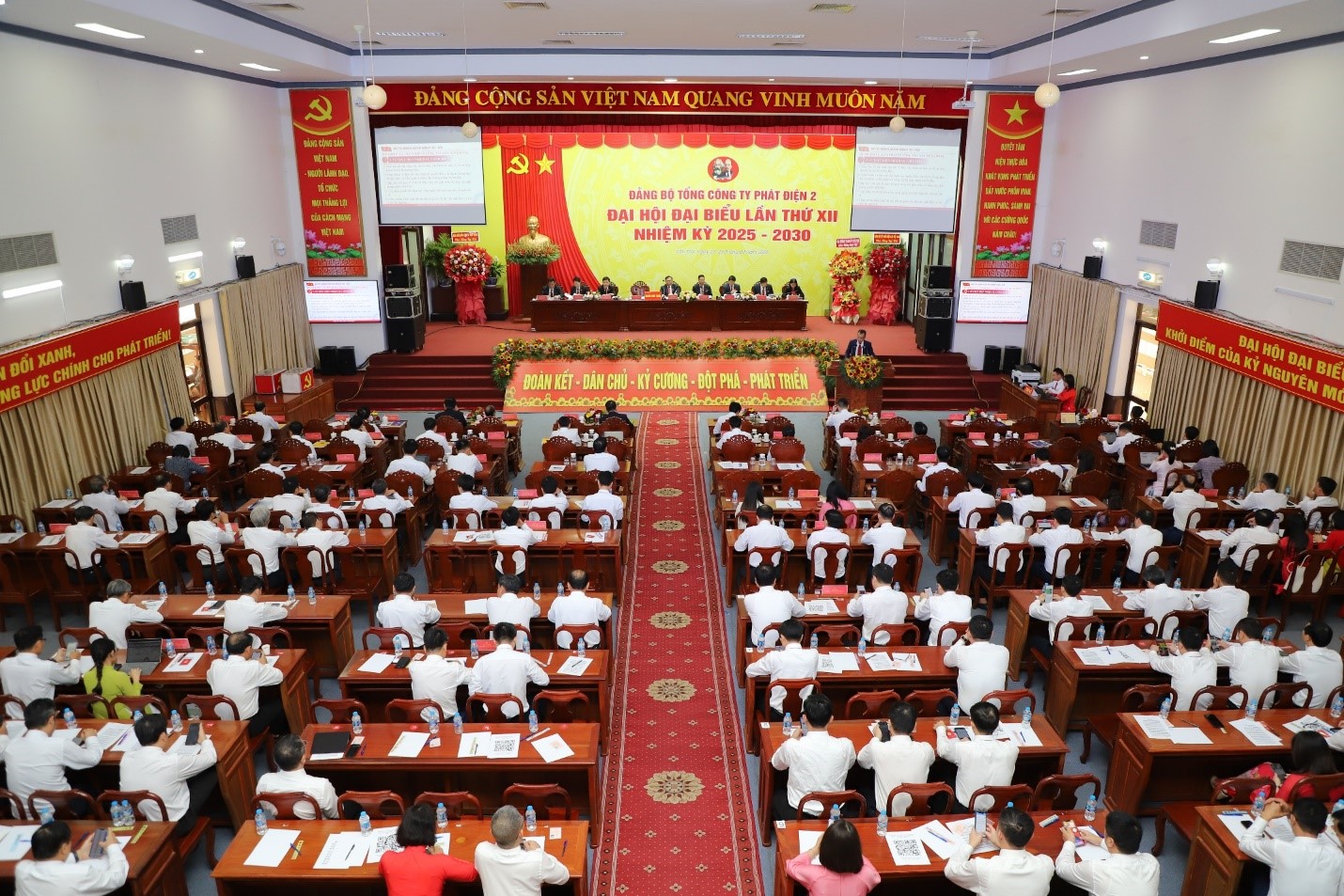 Các đại biểu dự Đại hội Đảng bộ Tổng công ty Phát điện 2. Ảnh: Minh Lương Các đại biểu dự Đại hội Đảng bộ Tổng công ty Phát điện 2. Ảnh: Minh Lương