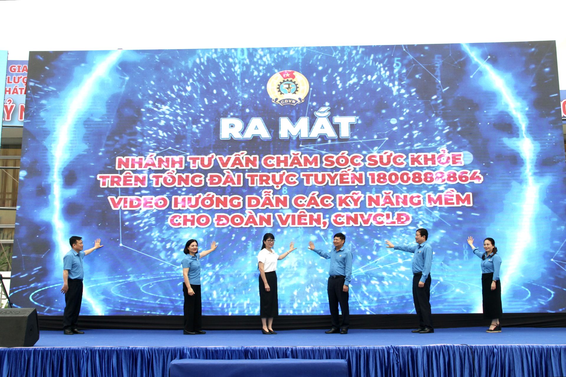 Ra mắt Tổng đài trực tuyến 1800888864. Ra mắt Tổng đài trực tuyến 1800888864.