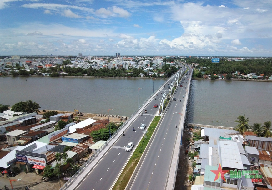 Cầu Trần Hoàng Na (Dự án Phát triển TP Cần Thơ và tăng cường thích ứng biến đổi khí hậu) hoàn thành góp phần kết nối giao thông đô thị trung tâm của thành phố Cần Thơ. Cầu Trần Hoàng Na (Dự án Phát triển TP Cần Thơ và tăng cường thích ứng biến đổi khí hậu) hoàn thành góp phần kết nối giao thông đô thị trung tâm của thành phố Cần Thơ.