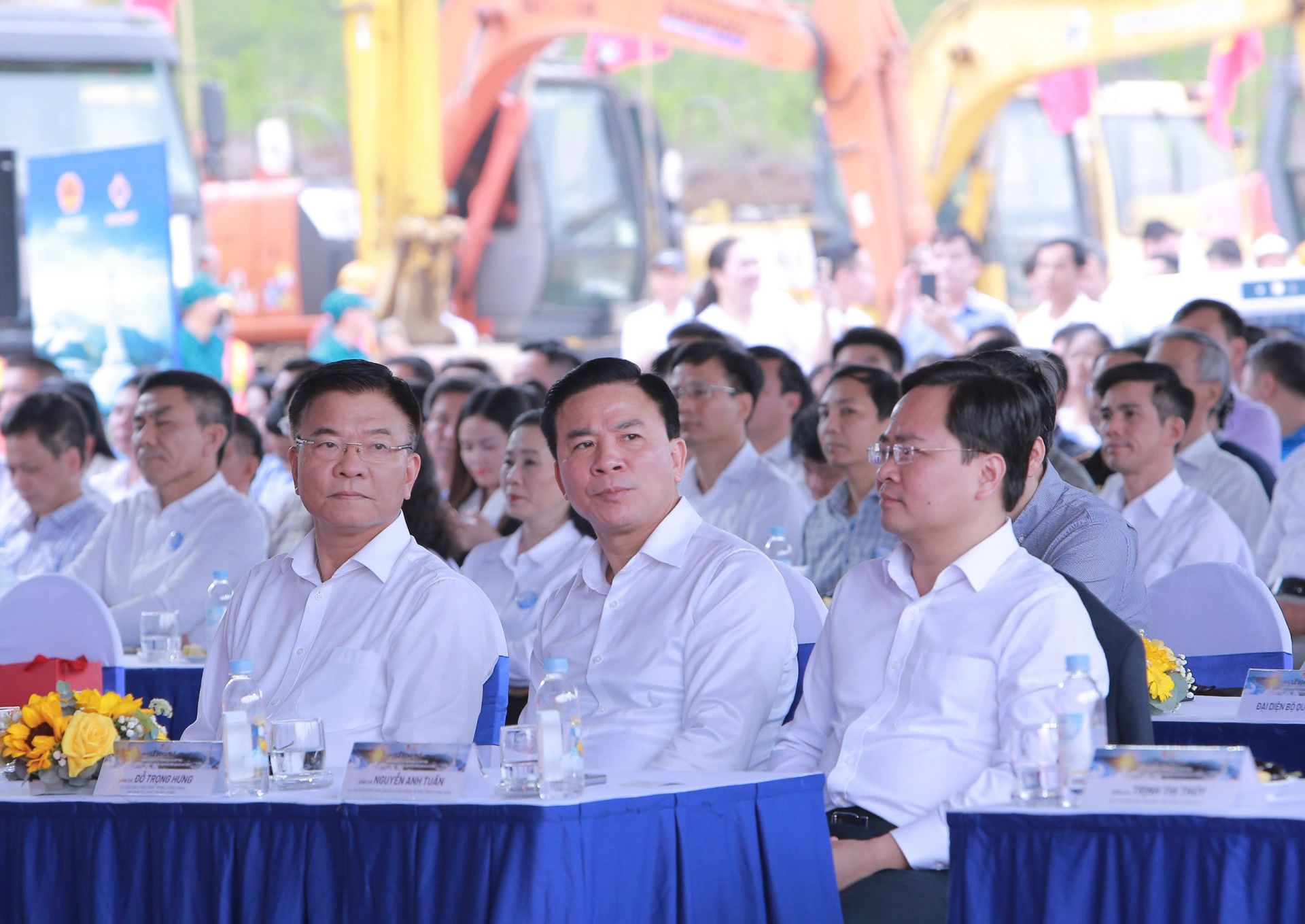 Các đại biểu tham dự buổi lễ Các đại biểu tham dự buổi lễ