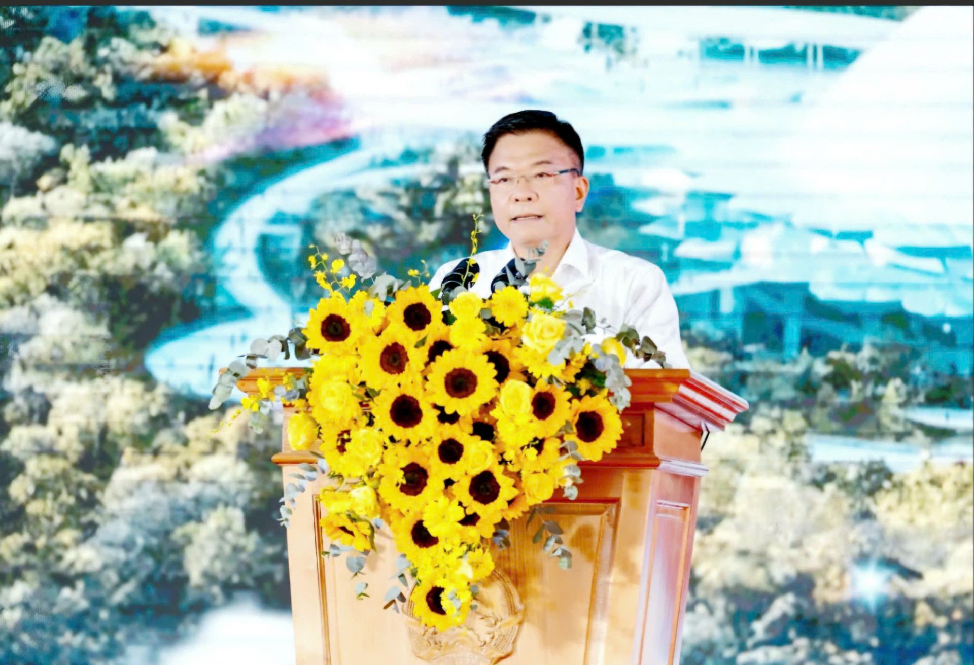 Phó Thủ tướng Chính phủ Lê Thành Long phát biểu tại buổi lễ. Phó Thủ tướng Chính phủ Lê Thành Long phát biểu tại buổi lễ.