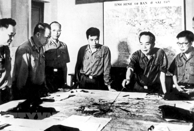 Đứng trước thời cơ chiến lược lớn với điều kiện đầy đủ về quân sự và chính trị, tháng 10/1974, Bộ Chính trị Trung ương Đảng họp thảo luận kế hoạch chiến lược giải phóng miền Nam. Ảnh TTXVN. Đứng trước thời cơ chiến lược lớn với điều kiện đầy đủ về quân sự và chính trị, tháng 10/1974, Bộ Chính trị Trung ương Đảng họp thảo luận kế hoạch chiến lược giải phóng miền Nam. Ảnh TTXVN.