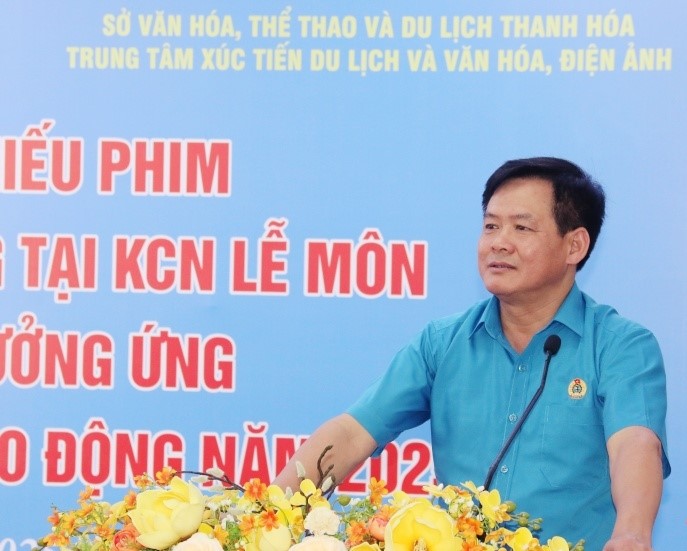 Phó Chủ tịch LĐLĐ tỉnh Mai Bá Nam phát biểu tại buổi lễ