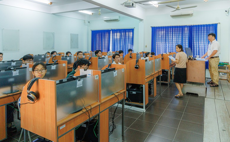 Các thí sinh làm bài thi V-SAT đợt 3 ngày 26/4 tại Trường Đại học Cần Thơ - Ảnh: VGP/LS Các thí sinh làm bài thi V-SAT đợt 3 ngày 26/4 tại Trường Đại học Cần Thơ - Ảnh: VGP/LS