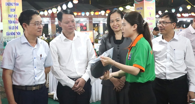 Sự kiện giới thiệu và bán những mặt hàng nông sản chất lượng được chứng nhận OCOP của 2 địa phương.