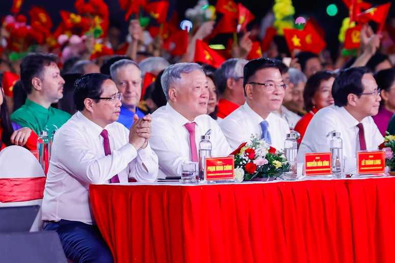 Thủ tướng Phạm Minh Chính và các đồng chí lãnh đạo dự tại điểm cầu Hà Nội - Ảnh VGP/Nhật Bắc Thủ tướng Phạm Minh Chính và các đồng chí lãnh đạo dự tại điểm cầu Hà Nội - Ảnh VGP/Nhật Bắc