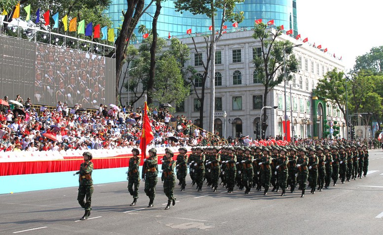 Khối nữ sĩ quan thông tin