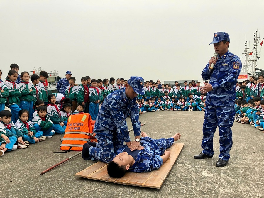 Tuyên truyền phổ biến giáo dục pháp luật, tuyên truyên phòng chống đuối nước cho học sinh các trường học trên địa bàn Tuyên truyền phổ biến giáo dục pháp luật, tuyên truyên phòng chống đuối nước cho học sinh các trường học trên địa bàn