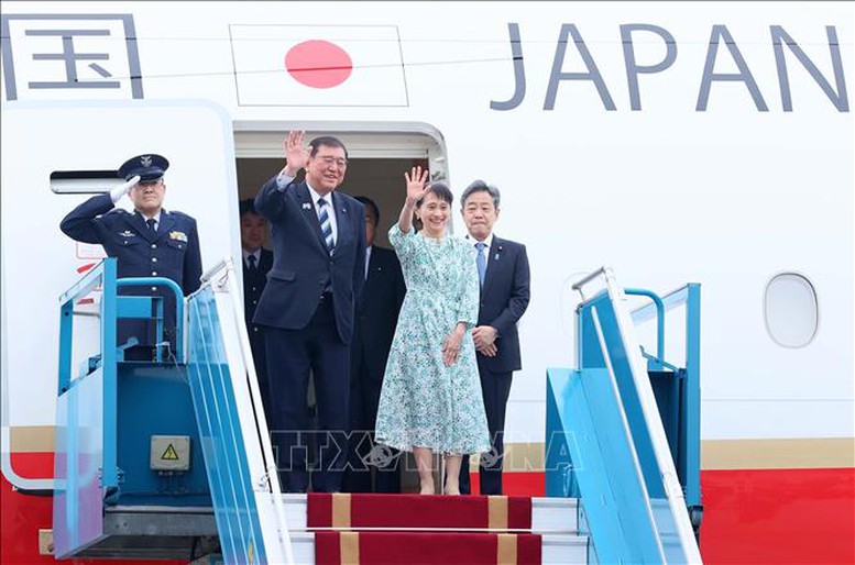 Thủ tướng Nhật Bản Ishiba Shigeru và Phu nhân đến Hà Nội, bắt đầu chuyến thăm chính thức Việt Nam - Ảnh: TTXVN Thủ tướng Nhật Bản Ishiba Shigeru và Phu nhân đến Hà Nội, bắt đầu chuyến thăm chính thức Việt Nam - Ảnh: TTXVN