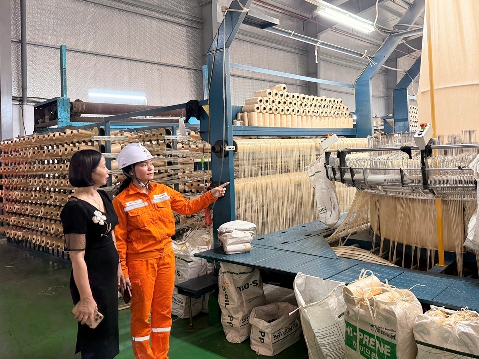 Tuyên truyền tới người dân về việc thực hiện tiết kiệm điện Tuyên truyền tới người dân về việc thực hiện tiết kiệm điện