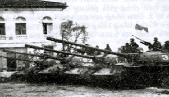Quân giải phóng chiếm dinh tỉnh trưởng tỉnh Phước Tuy ngày 27/4/1975. Ảnh Tư liệu. Quân giải phóng chiếm dinh tỉnh trưởng tỉnh Phước Tuy ngày 27/4/1975. Ảnh Tư liệu.