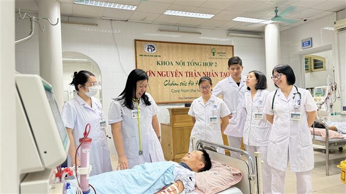 Các y bác sỹ Bệnh viện đa khoa Xanh Pôn khám, điều trị cho bệnh nhân. Ảnh: Bệnh viện đa khoa Xanh Pôn Các y bác sỹ Bệnh viện đa khoa Xanh Pôn khám, điều trị cho bệnh nhân. Ảnh: Bệnh viện đa khoa Xanh Pôn