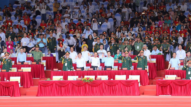 Các đồng chí lãnh đạo Đảng, Nhà nước và đại biểu dự buổi tổng duyệt.