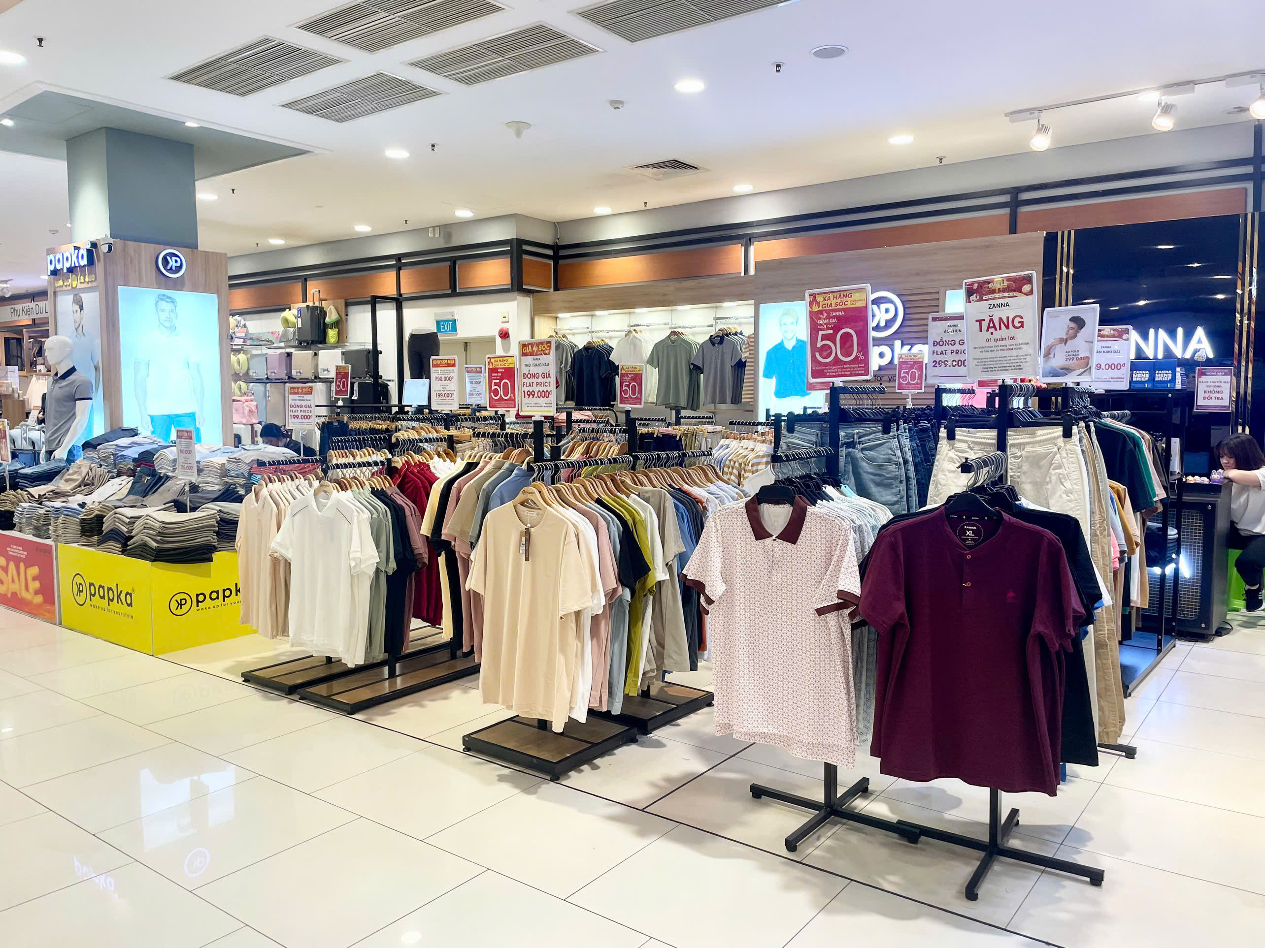 Đa dạng các sản phẩm với nhiều mức giá cho người dân lựa chọn Đa dạng các sản phẩm với nhiều mức giá cho người dân lựa chọn
