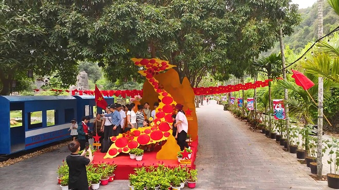 Góc trang hoàng tại khu du lịch Thung Nham Góc trang hoàng tại khu du lịch Thung Nham