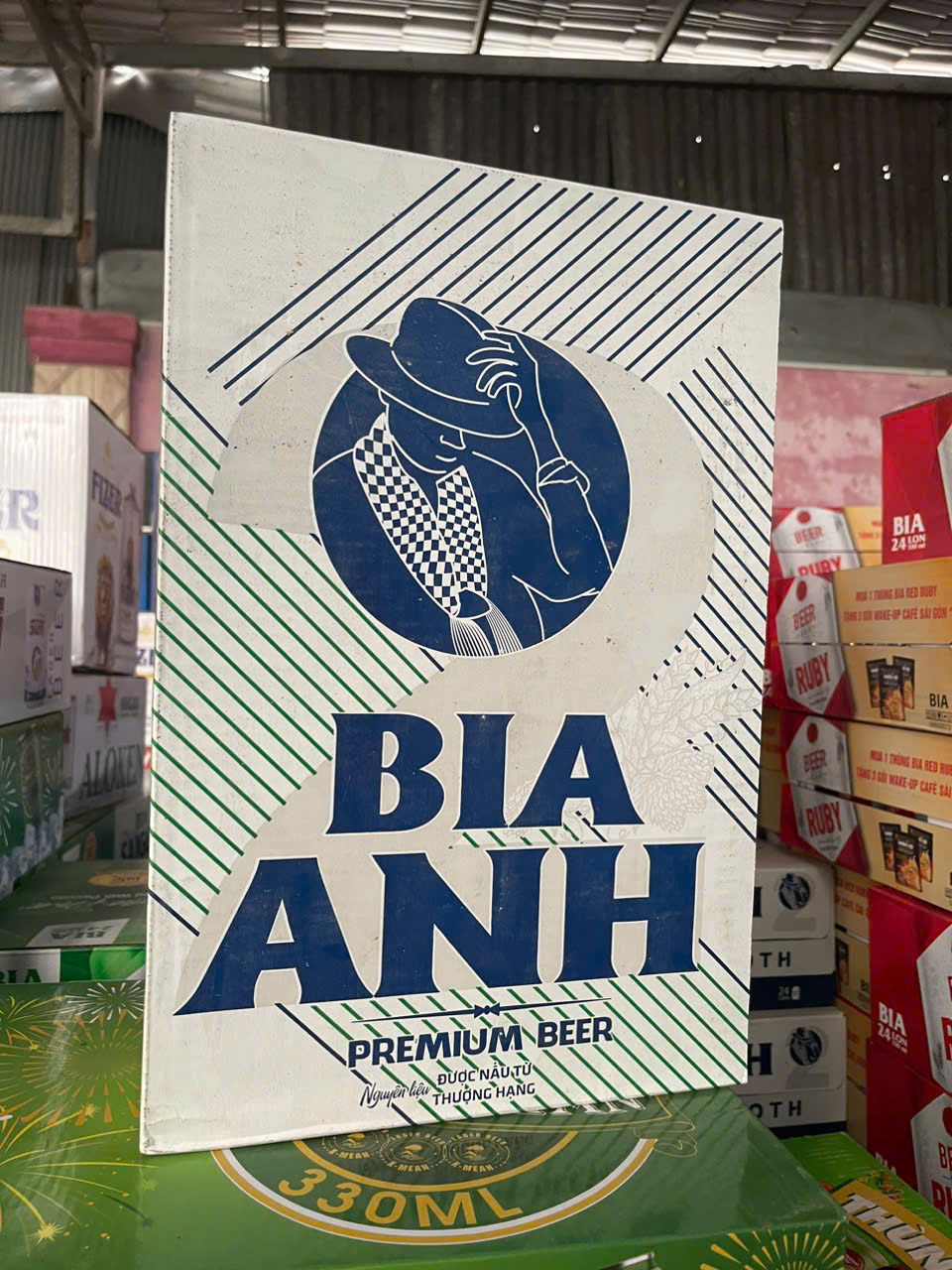 Với tên là Bia Anh nhiều người sẽ lầm tưởng đây là bia được sản xuất tại nước Anh (England)