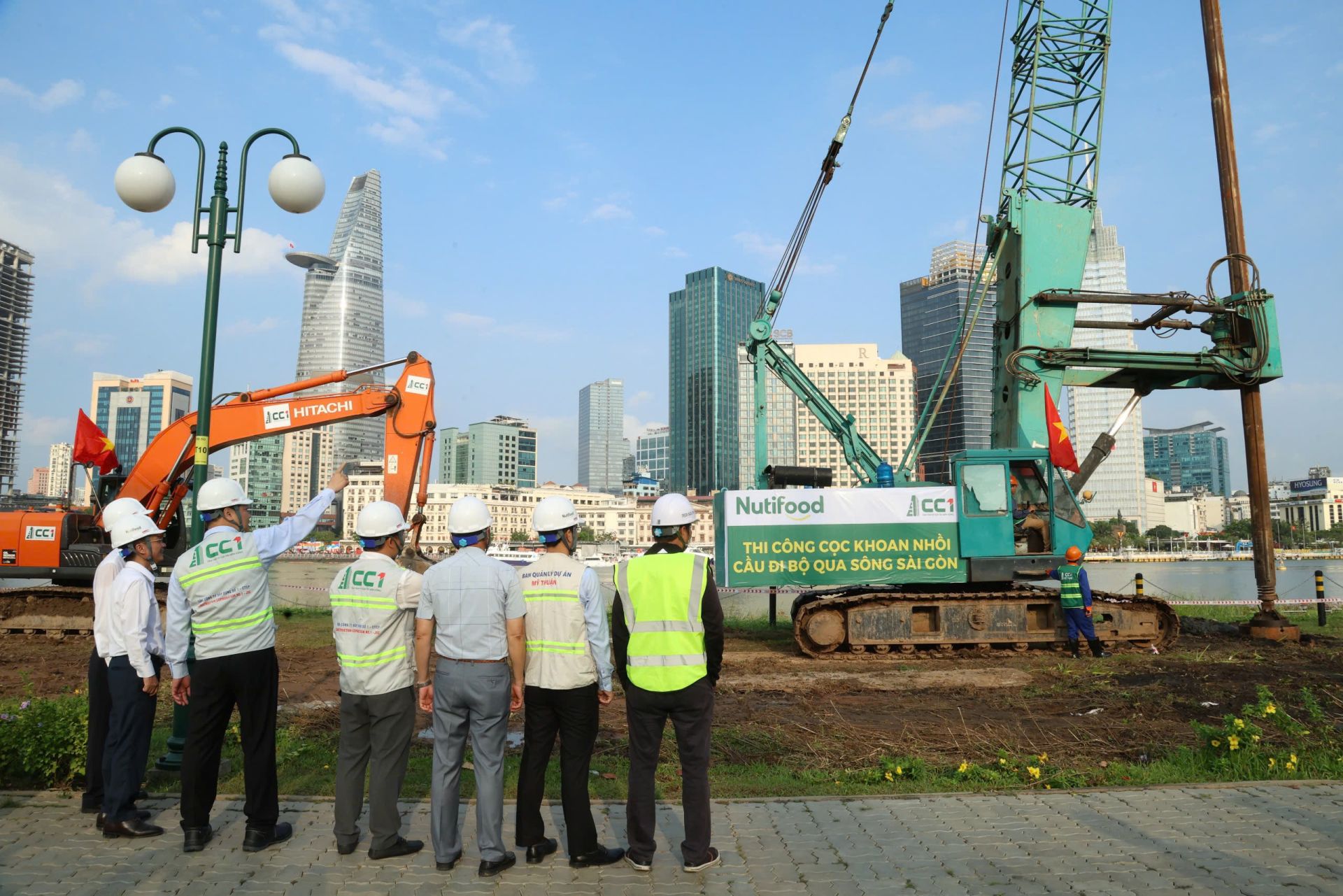 Lãnh đạo hai bên trao đổi cụ thể về các yếu tố kỹ thuật và trực tiếp chỉ đạo thực hiện trong quá trình thi công Lãnh đạo hai bên trao đổi cụ thể về các yếu tố kỹ thuật và trực tiếp chỉ đạo thực hiện trong quá trình thi công