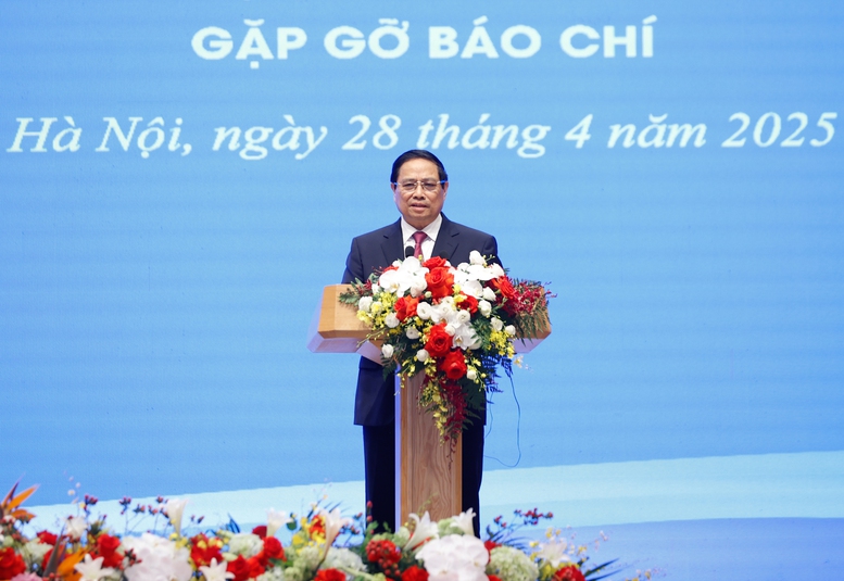 Thủ tướng Phạm Minh Chính cho biết đã chia sẻ với Thủ tướng Ishiba về quyết tâm tăng trưởng cao, hợp tác kinh tế, phát triển bền vững và các biện pháp cải thiện môi trường đầu tư quyết liệt của Việt Nam nhằm tạo điều kiện thuận lợi cho các nhà đầu tư, trong đó có Nhật Bản - Ảnh: VGP/Nhật Bắc Thủ tướng Phạm Minh Chính cho biết đã chia sẻ với Thủ tướng Ishiba về quyết tâm tăng trưởng cao, hợp tác kinh tế, phát triển bền vững và các biện pháp cải thiện môi trường đầu tư quyết liệt của Việt Nam nhằm tạo điều kiện thuận lợi cho các nhà đầu tư, trong đó có Nhật Bản - Ảnh: VGP/Nhật Bắc