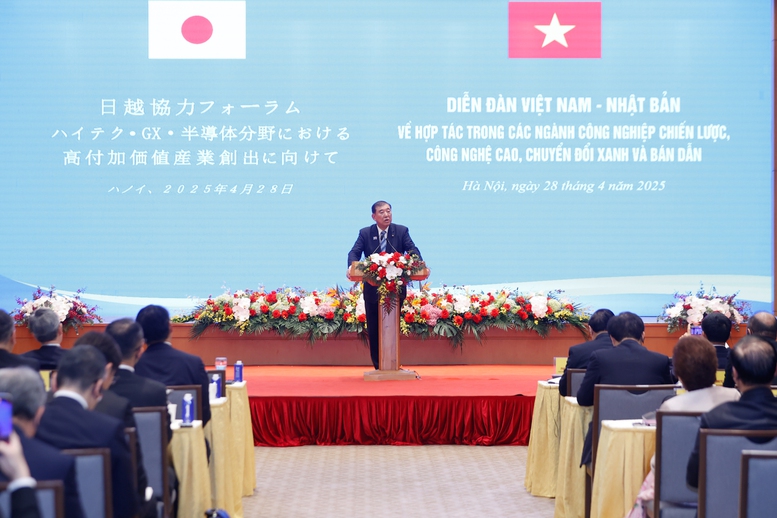 Thủ tướng Nhật Bản Ishiba Shigeru: "Chúng tôi mong muốn tiếp tục thúc đẩy hợp tác sâu rộng giữa khu vực công và tư, cùng nhau xây dựng mối quan hệ bền chặt hơn nữa, đem lại lợi ích cho cả hai nước" - Ảnh: VGP/Nhật Bắc Thủ tướng Nhật Bản Ishiba Shigeru: "Chúng tôi mong muốn tiếp tục thúc đẩy hợp tác sâu rộng giữa khu vực công và tư, cùng nhau xây dựng mối quan hệ bền chặt hơn nữa, đem lại lợi ích cho cả hai nước" - Ảnh: VGP/Nhật Bắc
