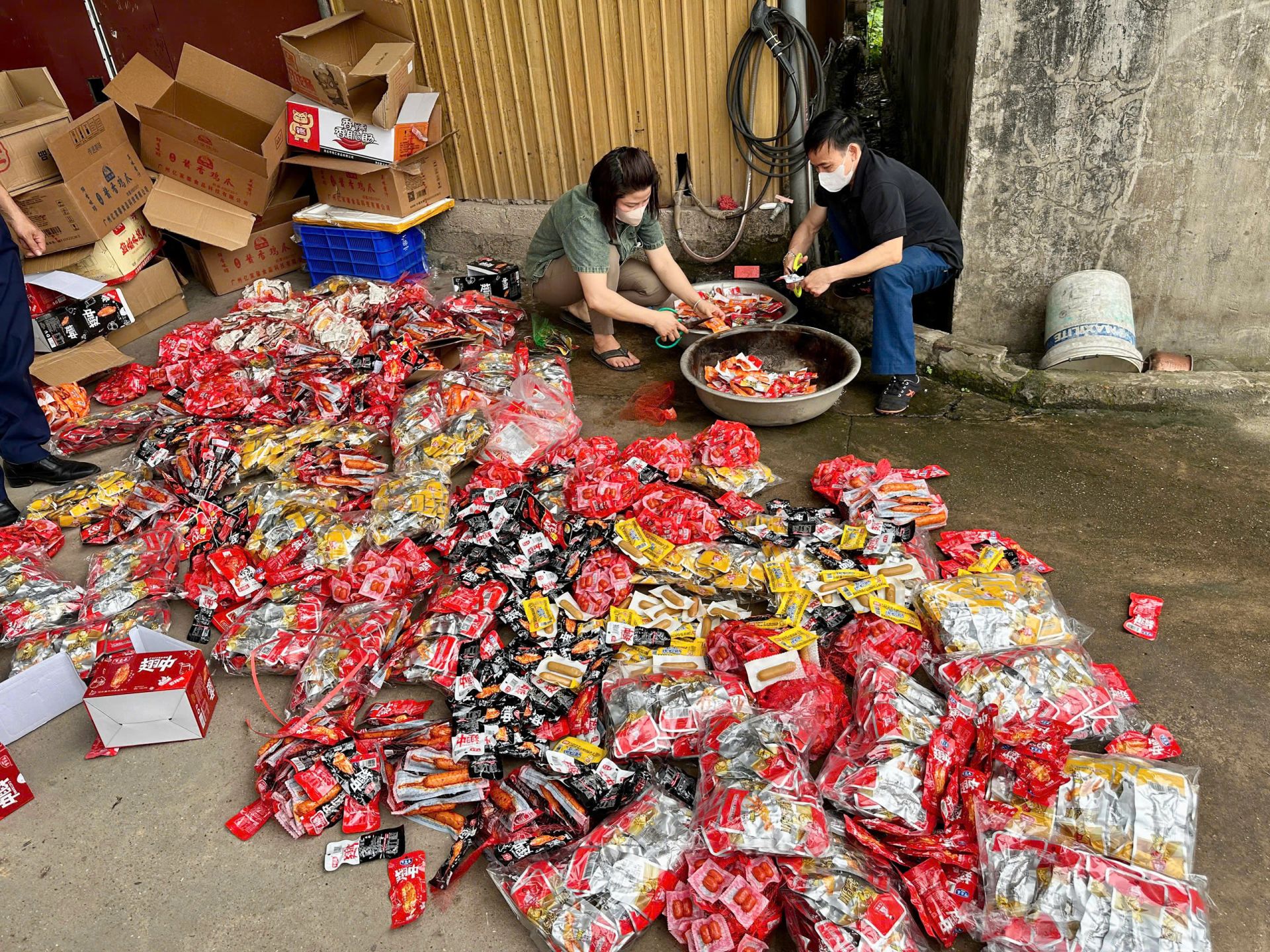 Lô hàng hóa vi phạm buocj tiêu hủy