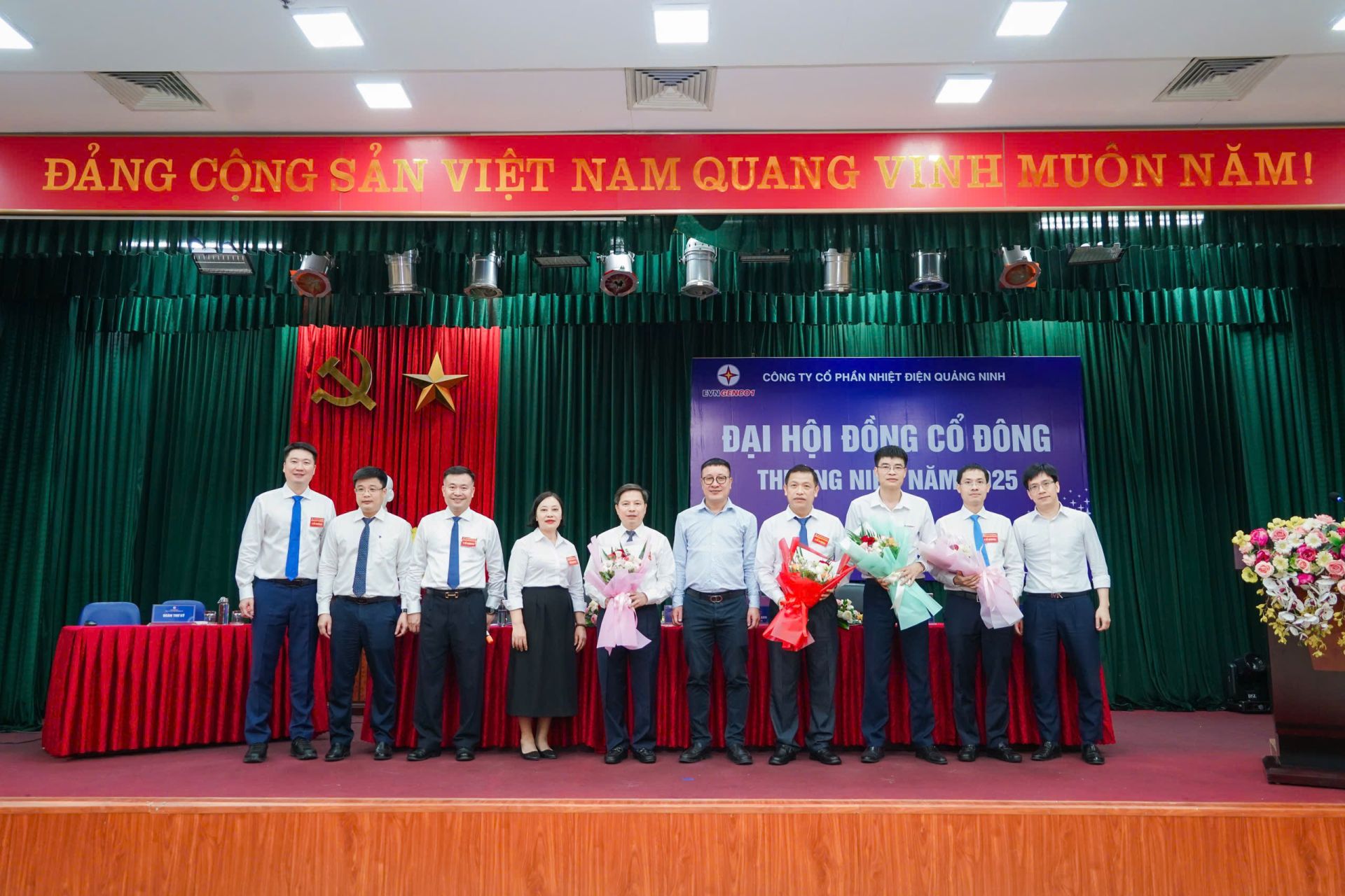 Ra mắt thành viên trúng cử vào HĐQT Công ty nhiệm kỳ 2025-2030 Ra mắt thành viên trúng cử vào HĐQT Công ty nhiệm kỳ 2025-2030