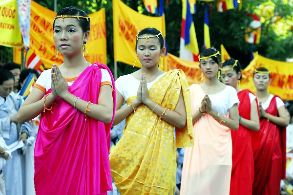 Phật tử tham dự Lễ khai mạc Đại lễ Vesak 2008 tại chùa Long Sơn- Nha Trang (Ảnh tư liệu minh họa) Phật tử tham dự Lễ khai mạc Đại lễ Vesak 2008 tại chùa Long Sơn- Nha Trang (Ảnh tư liệu minh họa)