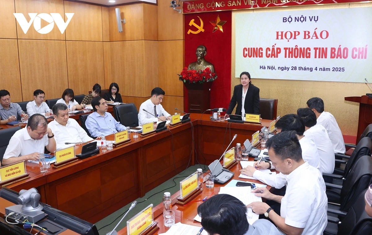 Thứ trưởng Bộ Nội vụ Nguyễn Thị Hà chủ trì cuộc họp báo cung cấp thông tin định kỳ và thông tin về đề án sắp xếp, tổ chức lại đơn vị hành chính các cấp và tổ chức chính quyền địa phương 2 cấp.