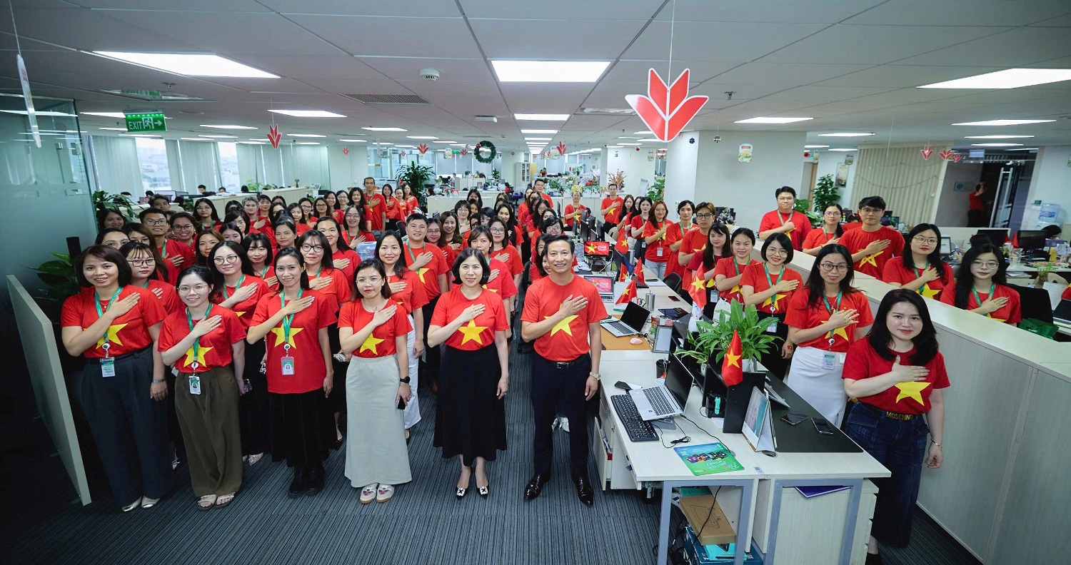 Nghi lễ hát quốc ca được tiến hành trong không khí tự hào Nghi lễ hát quốc ca được tiến hành trong không khí tự hào